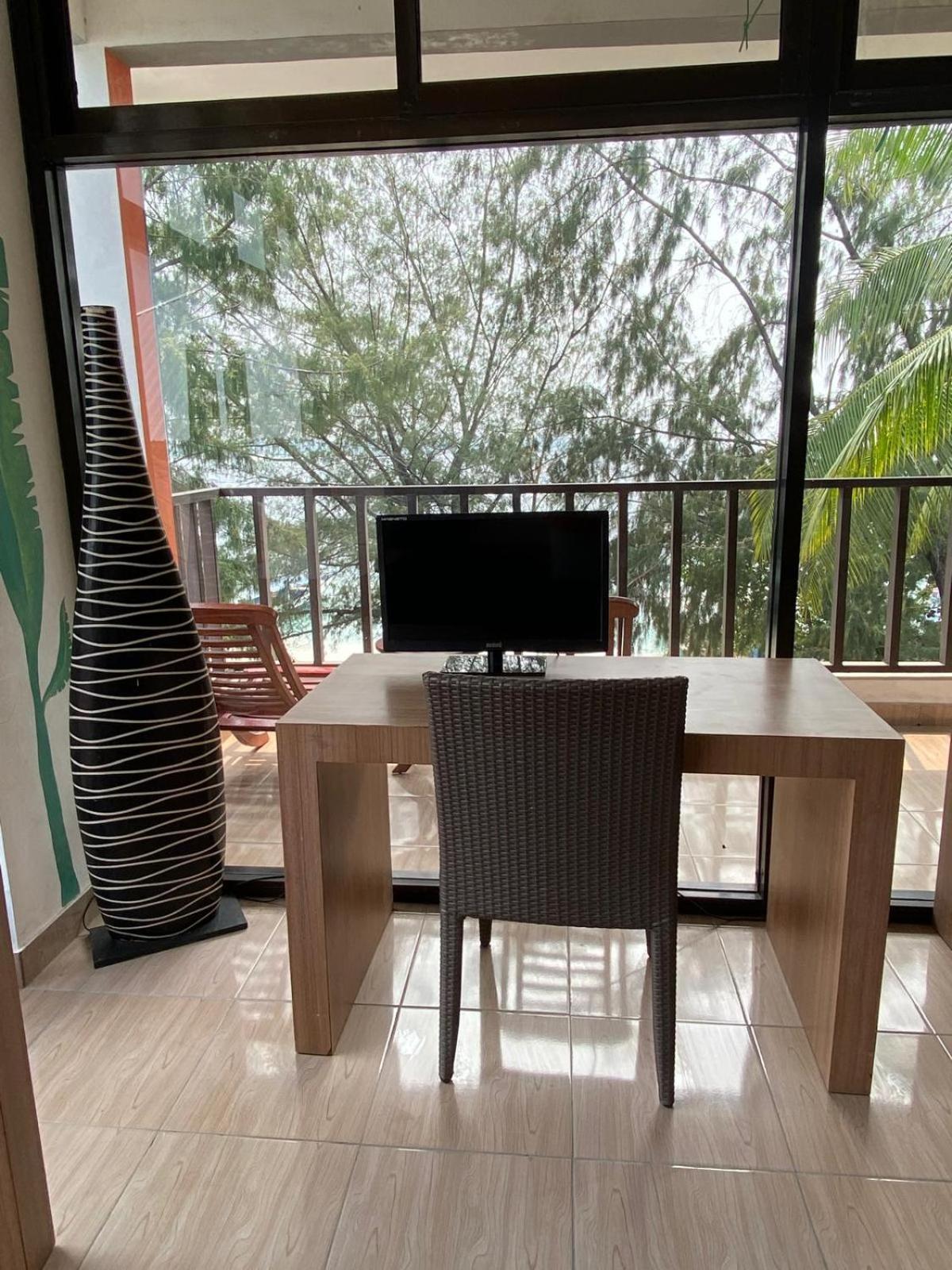 Tropica Gili Total Body Fit - Free Access Gym And Coworking Space Gili Trawangan Exteriér fotografie