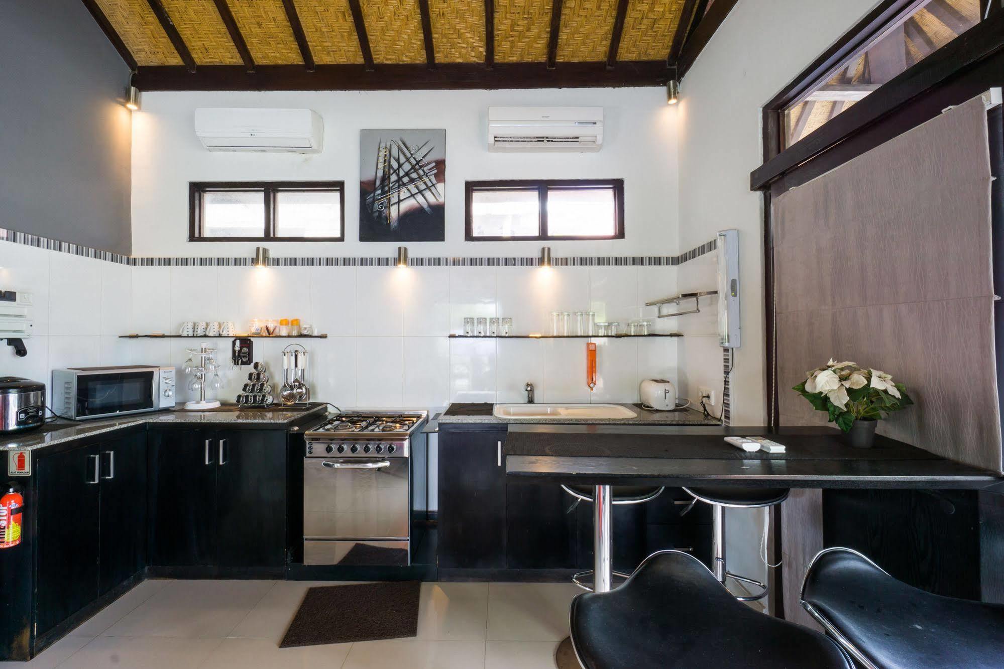 Tropica Gili Total Body Fit - Free Access Gym And Coworking Space Gili Trawangan Exteriér fotografie